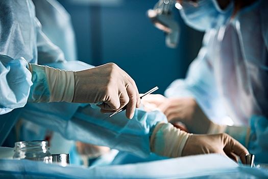 Уникальную операцию выполнили трансплантологи в Волжском: пациентке пересадили ее собственную почку