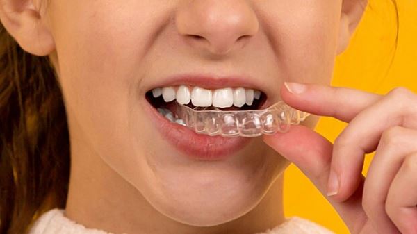 Имплантолог Дахкильгов рассказал, как молоко поможет со сломанным зубом