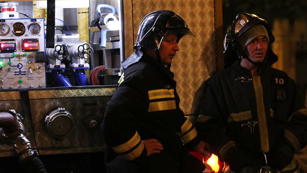 Очевидцы сообщили о пожаре в высотке на Котельнической набережной в Москве